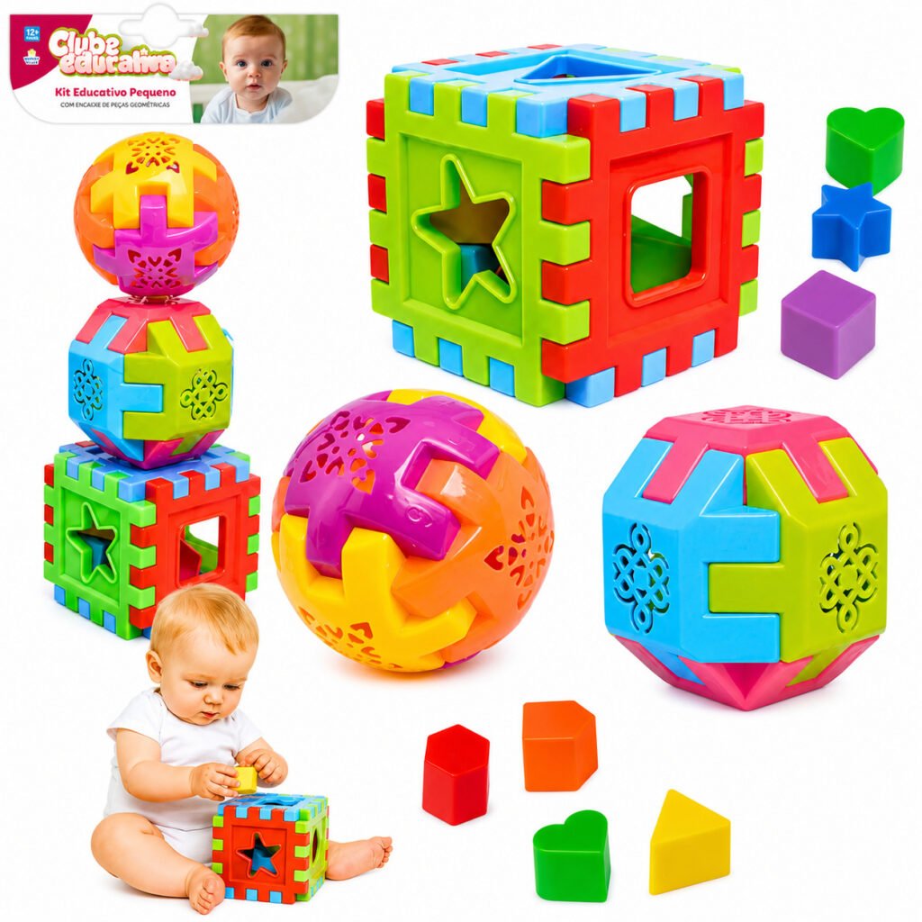 bebê brincando com cubo didático colorido formas encaixar