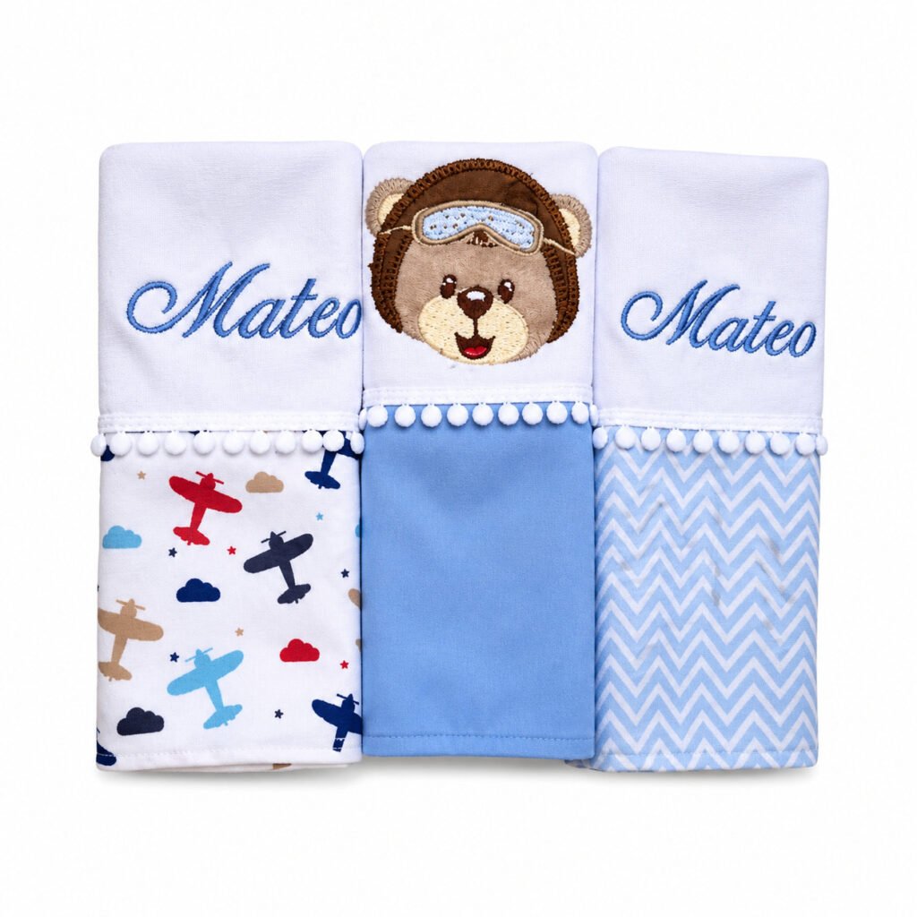 Kit com 3 fraldinhas de boca bordadas para recém-nascido personalizadas com nome.