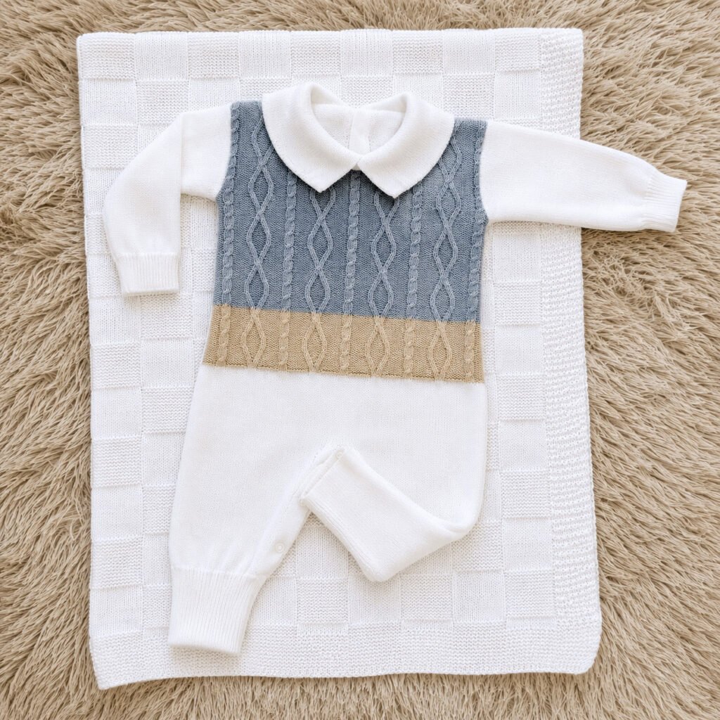 Kit saída maternidade tricô verde com manta e macacão para bebê recém-nascido.