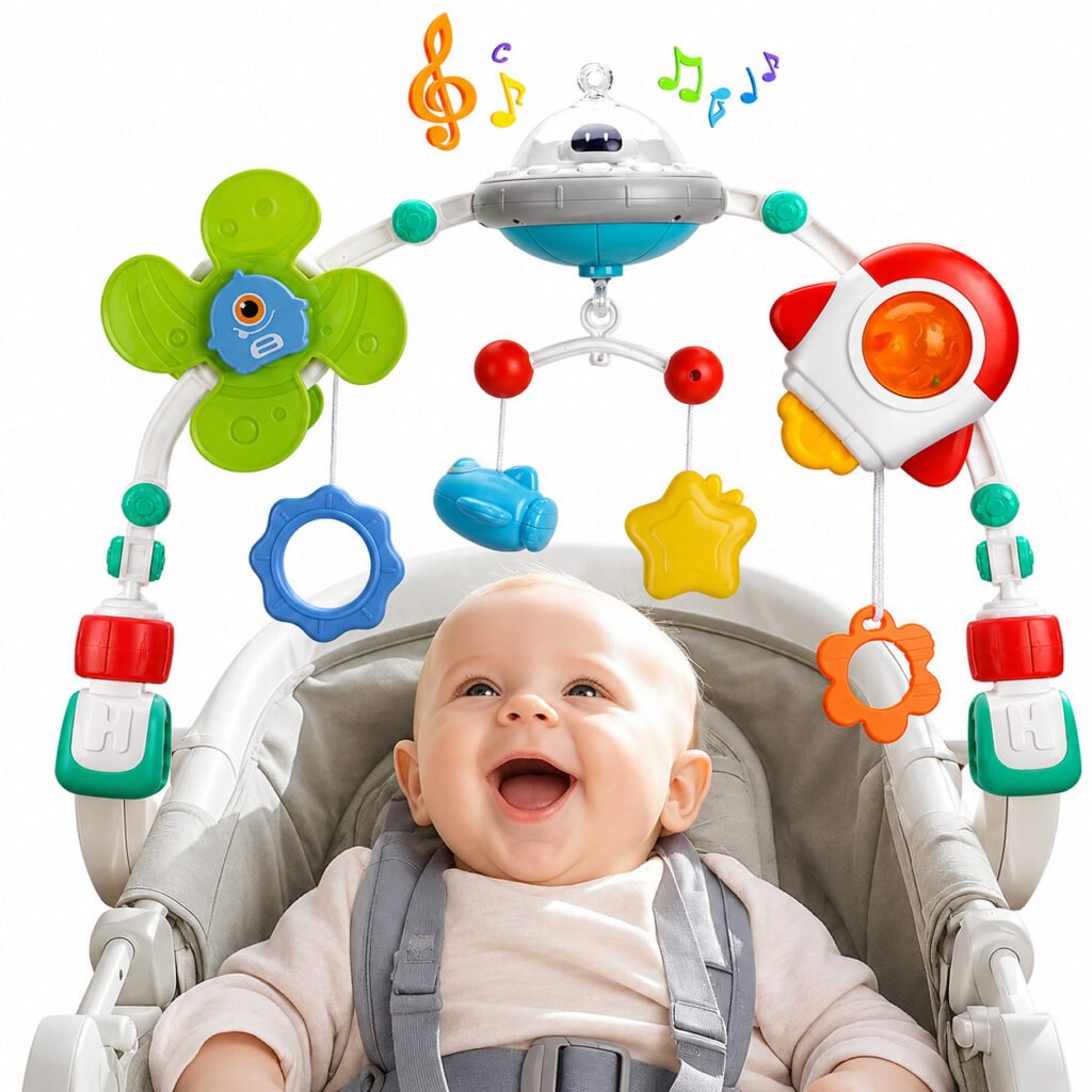 Móbile musical para bebê com chocalhos coloridos instalado em carrinho infantil.
