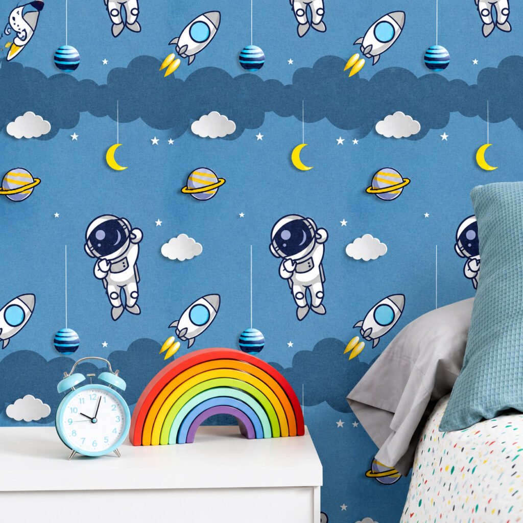 Papel de parede 3D astronauta infantil decorando quarto de bebê.
