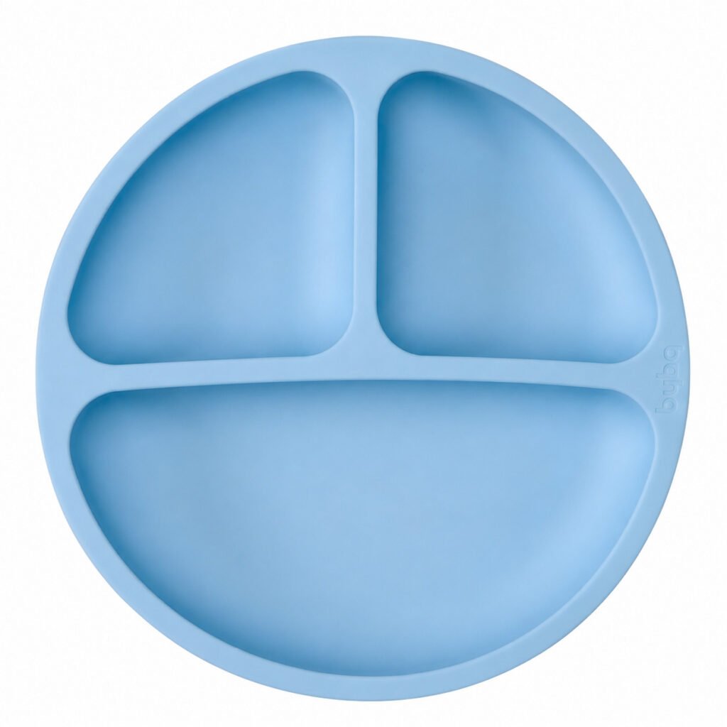 Pratinho infantil em silicone com ventosa Buba para alimentação do bebê.