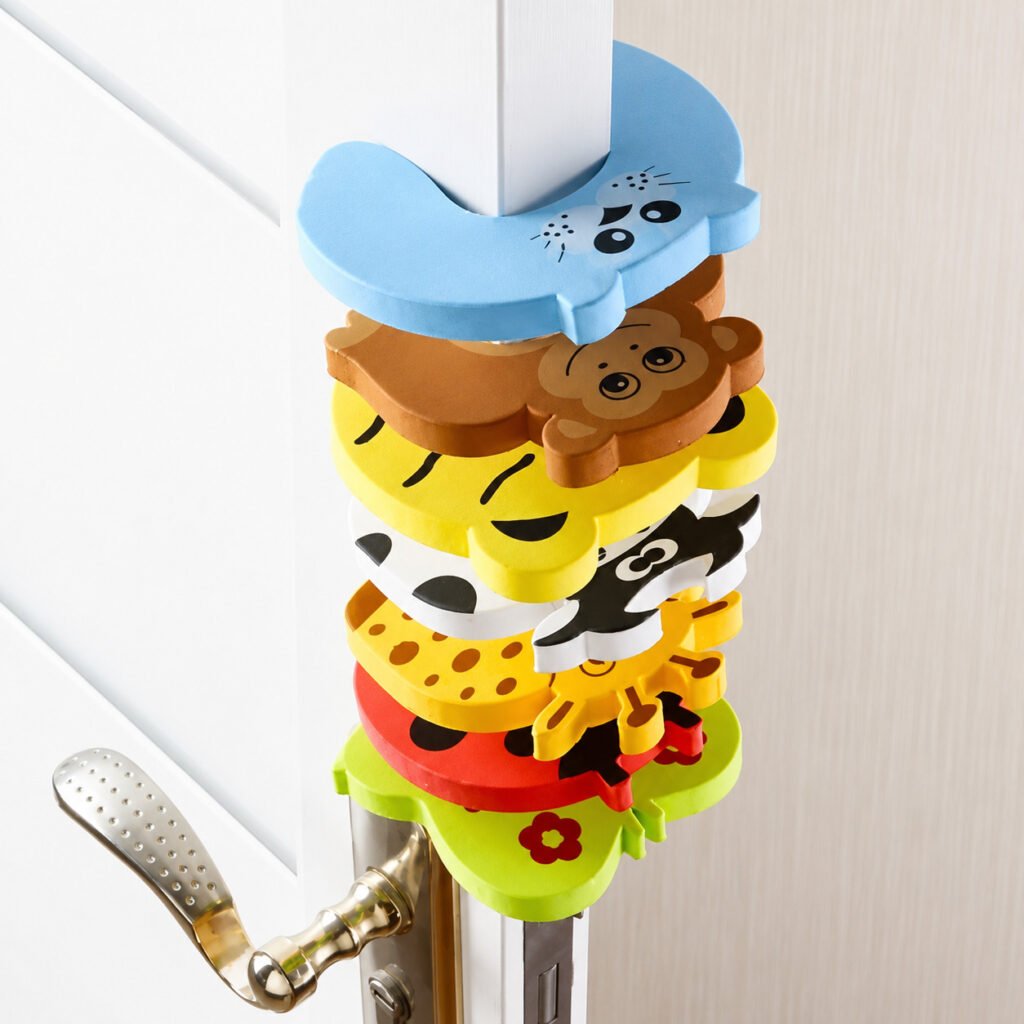 Kit com 4 protetores para porta infantil evitando batidas e acidentes com crianças.