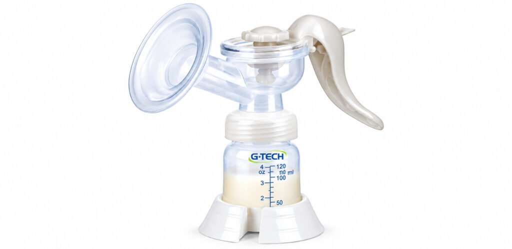 Bomba tira-leite manual G-Tech transparente com alça ergonômica e frasco coletor graduado para leite materno.